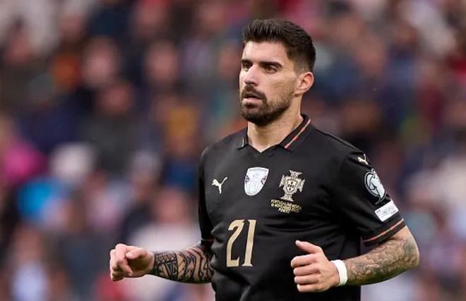 名记：曼联方面一再淡化1月签约鲁本-内维斯的可能性