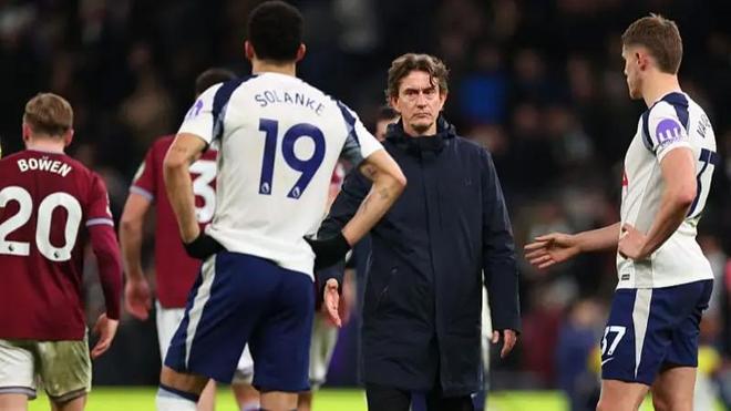 记者：弗兰克在威尔逊绝杀后为其鼓掌，热刺现场球迷对此极其不满