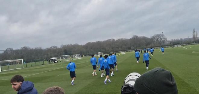 首席跟队：热刺紧急召集青训球员加入训练，格雷和贝里瓦尔疑似复出