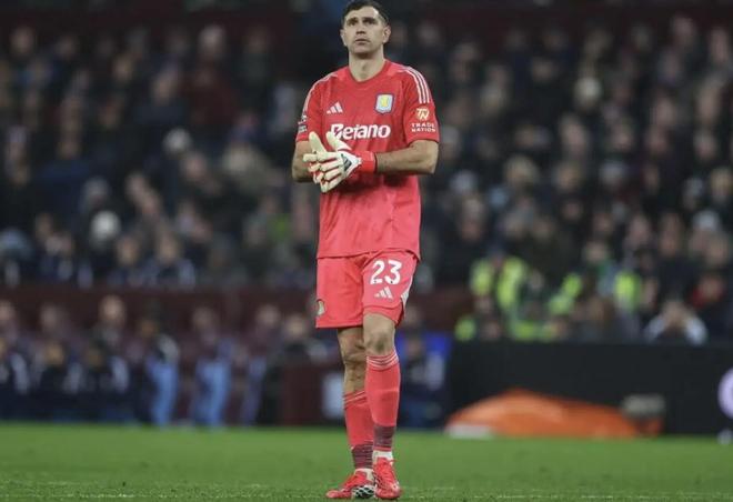 TA：本赛季大马丁的表现起伏剧烈，在定位球防守上显得吃力