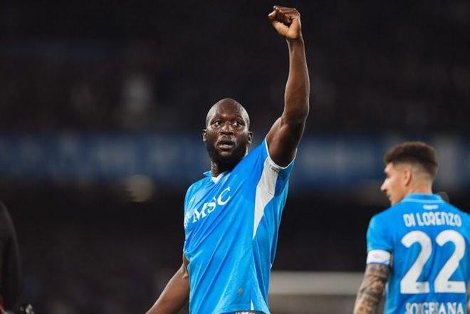 斯基拉：尽管有传闻埃弗顿等俱乐部有意卢卡库，但球员将留队