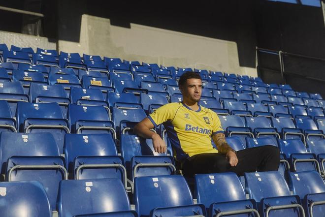 官方：亚特兰大后卫戈弗雷租借加盟布隆德比