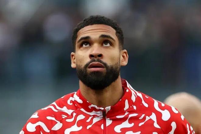 TA：卡马拉重伤后，维拉有意从米兰租借洛夫图斯-奇克