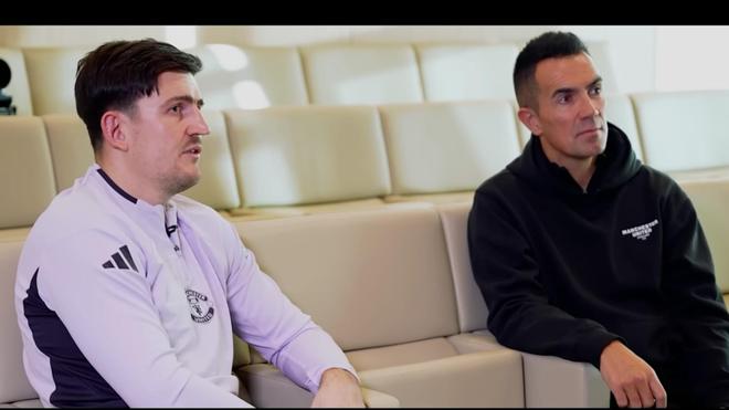 马奎尔：16岁因身高猛蹿被改成后卫；从费迪南德身上学了很多