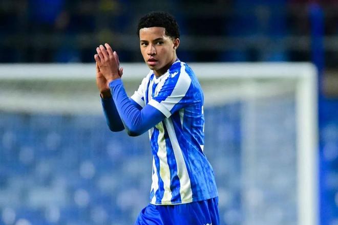 跟队：曼联已经开出报价求购谢周三17岁左后卫阿拉奥