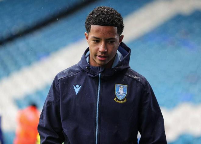 TA：切爾西接近100萬鎊簽謝周三17歲左后衛阿拉奧，曼聯也在談