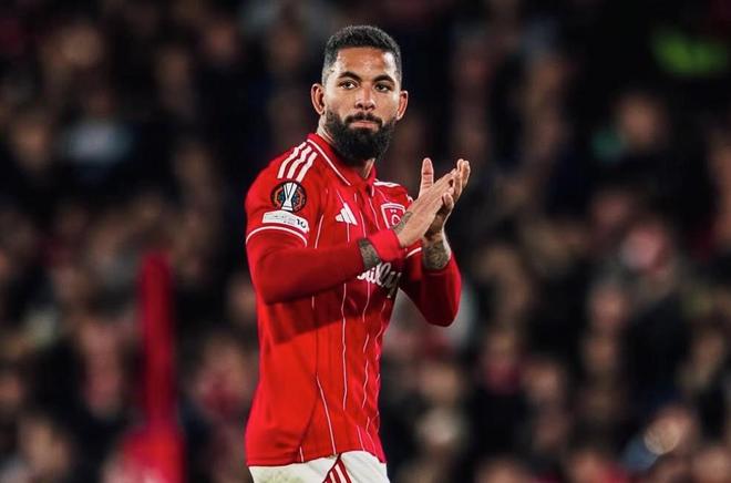 记者：切尔西在和道格拉斯-路易斯团队谈判，尤文愿意继续外租