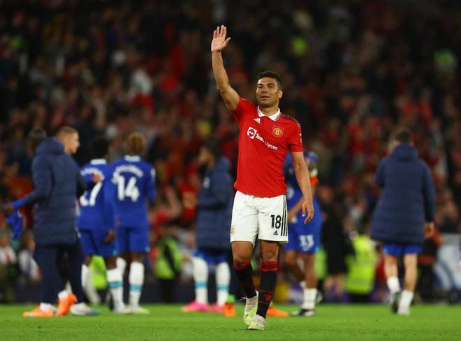 祝好！曼联官宣巴西悍腰赛季后离队 低谷中带来2冠居功甚伟