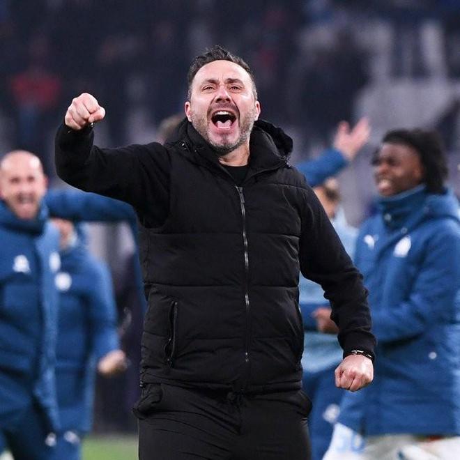 记者：曼联会非常认真考虑德泽尔比，24年他就是候选人领跑者