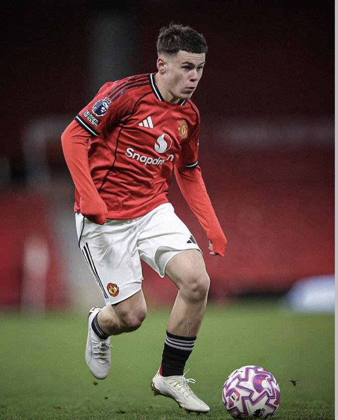 鲁尼晒儿子老特拉福德首秀照片：为你感到骄傲，凯