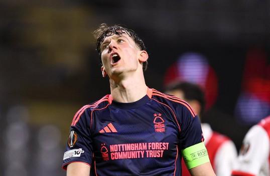 小众变态比赛！欧联杯森林1分钟内失点+乌龙，对手0射正拿3分