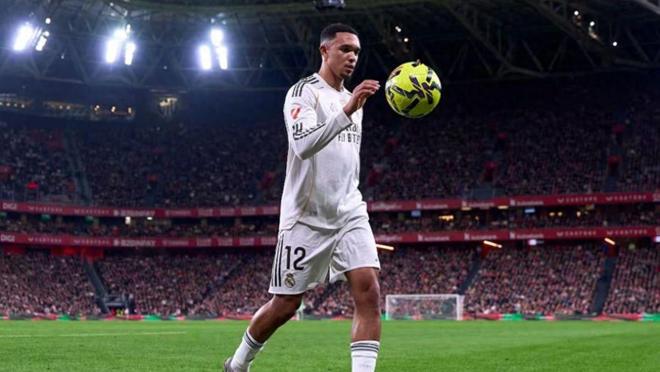 阿斯：英媒报道的阿韦洛亚让阿诺德走人是谣言，皇马百分百信任他