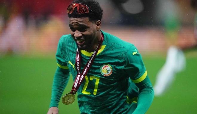 德天空：切尔西和维拉正密切关注姆巴耶，但巴黎无意放走他