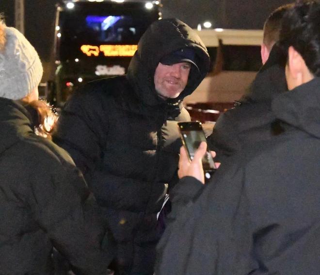 鲁尼和妻子现身老特拉福德，观看凯完成英格兰青年足总杯首秀