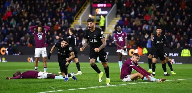 英超5轮不胜!热刺球迷怒了:弗兰克下课 否则有降级风险 英超5轮不胜!热刺球迷怒了:弗兰克下课 否则有降级风险