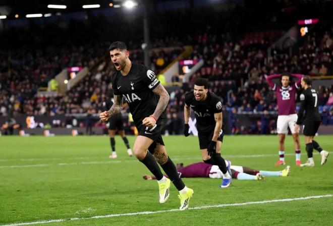 TA：热刺过于依赖范德芬与罗梅罗，他俩是球队最好的“中锋”