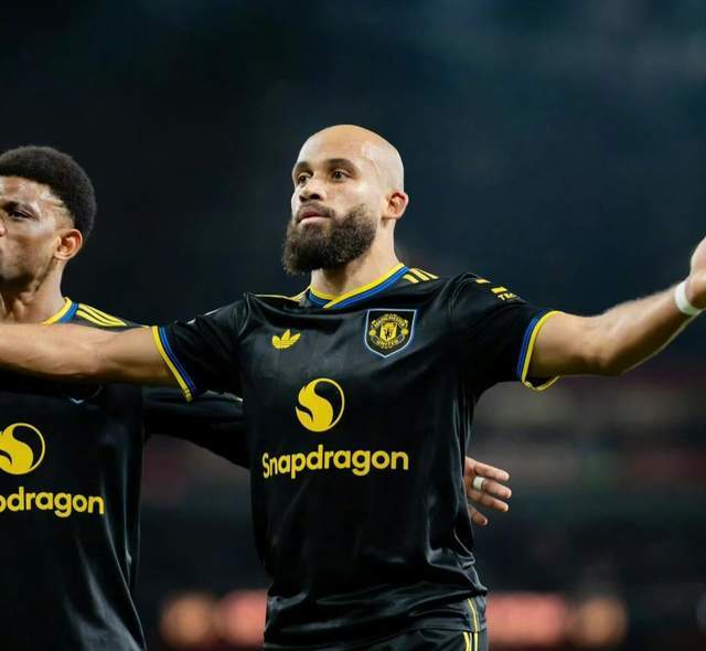 英超今晨巅峰一战！一场3-2，曼联换帅如换刀：客场击败阿森纳