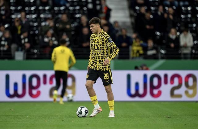 天空：切尔西已经告知多特，将召回中卫安塞尔米诺