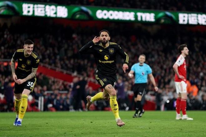 基恩：库尼亚的进球太精彩了，我反复观看一整晚都不腻