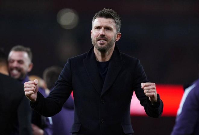 自2010年2月以来，曼联是首支英超两连胜且击败前二名的球队