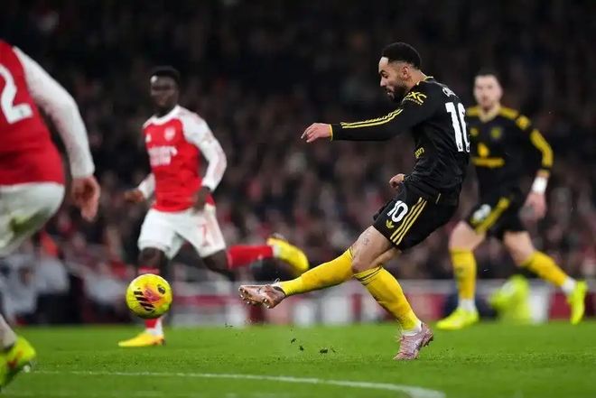 曼联3-2阿森纳，库尼亚绝杀，红魔2年来首次杀入前4