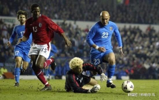 在米兰0出场的前锋，英超扶贫失败，联盟杯打进奇迹球，41岁退役