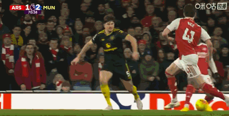 邮报：马奎尔支撑手手球不犯规，当地阿森纳球迷不满判罚