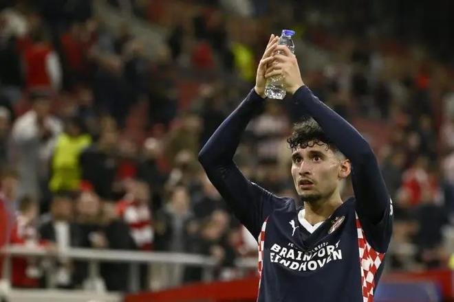 TA：富勒姆3200万欧报价埃因霍温前锋佩皮，双方正在谈判