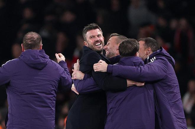 什么仇什么怨？曼联连斩英超前二仍遭名宿泼冷水：全胜也不能转正