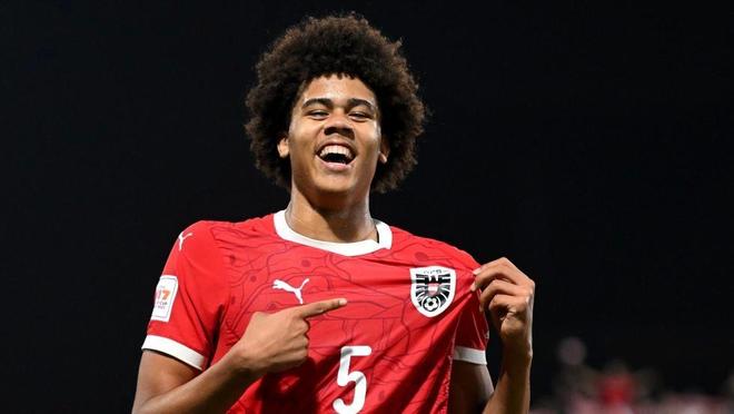 官方：利物浦签下中卫恩杜克韦达成原则协议，球员今夏加盟