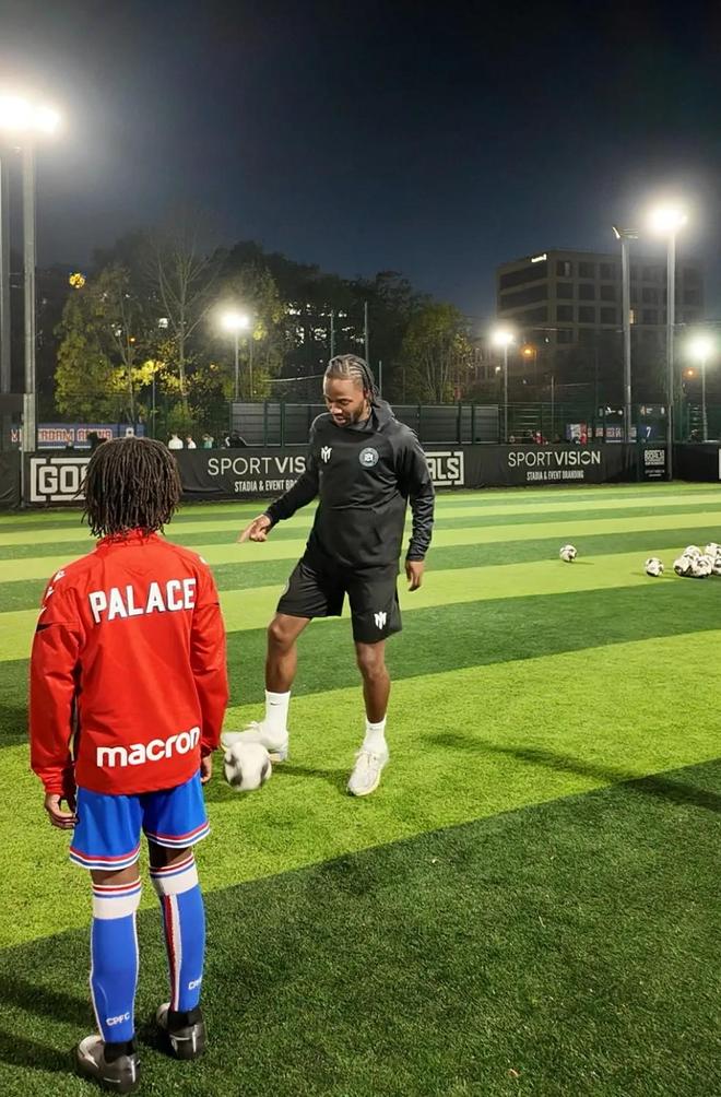 太阳报：被弃用仍十分忙碌，斯特林身兼数职发展RS7足球学院