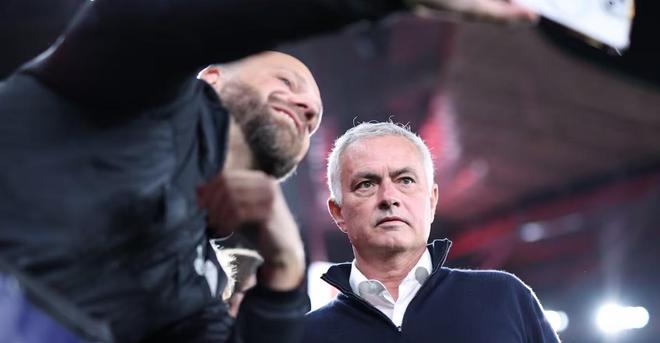 球报总监：穆帅执教切尔西和皇马时不这样，带曼联之后就变了