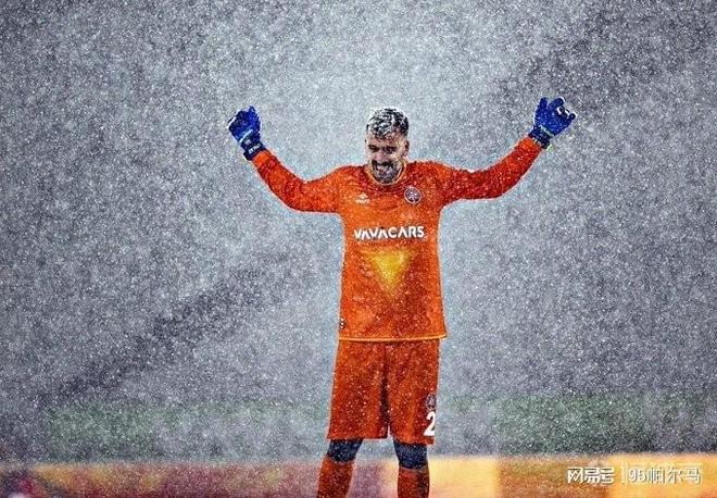 喜欢穿2号的门将，国米和阿森纳0出场，当不了布冯接班人怪伤病？