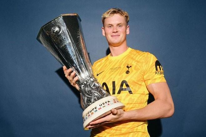 莫雷托：西汉姆联即将租借热刺门将金斯基，含选择买断条款