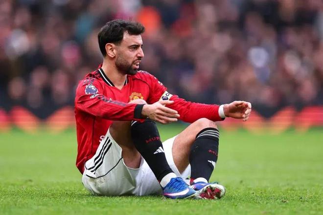 星报：B费将在赛季结束后再决定自己的未来；罗马诺：曼联将全力推进梅努的续约