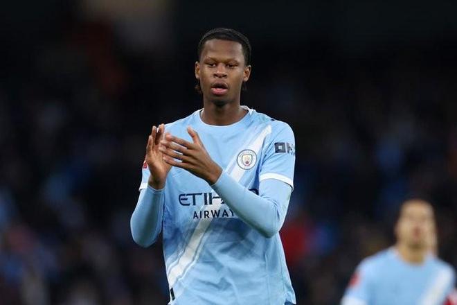 记者：谢周三希望租借小将姆富尼，曼城对此持开放态度