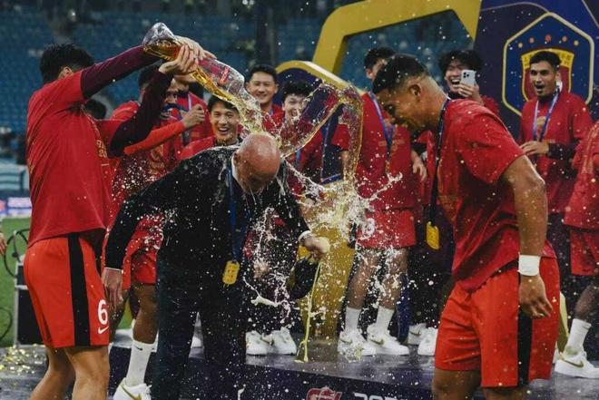 海港汗颜吗?亚冠对手怕输球被骂!球迷:我们是中超冠军,气不气 海港汗颜吗?亚冠对手怕输球被骂!球迷:我们是中超冠军,气不气