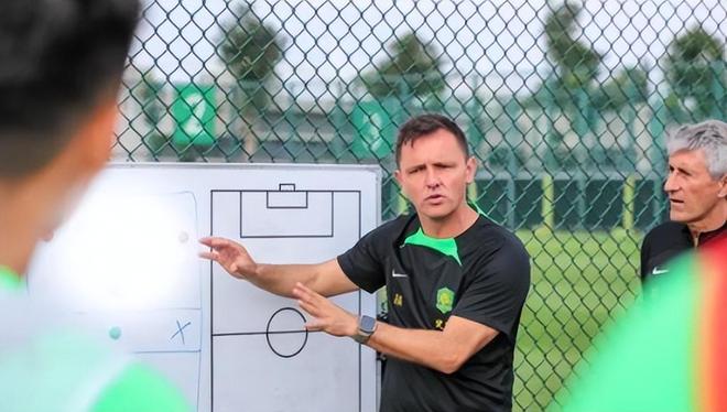 国安本轮亚冠刚输球，俱乐部就要求拉米罗下课？球迷推荐他去海牛