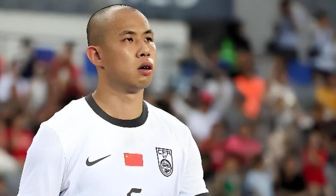 韩鹏夏窗要送走的鲁能后腰！如今却被上港直接顶薪挖走，引发热议