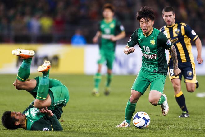 不打不相识，张稀哲曾在亚冠联赛中放倒国安新帅蒙哥马利