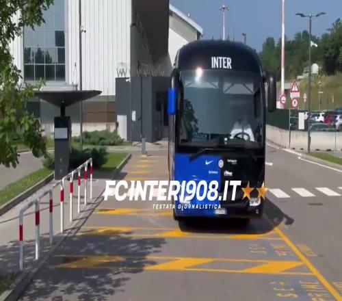 记者：国米新帅齐沃教练团队成员启程前往美国