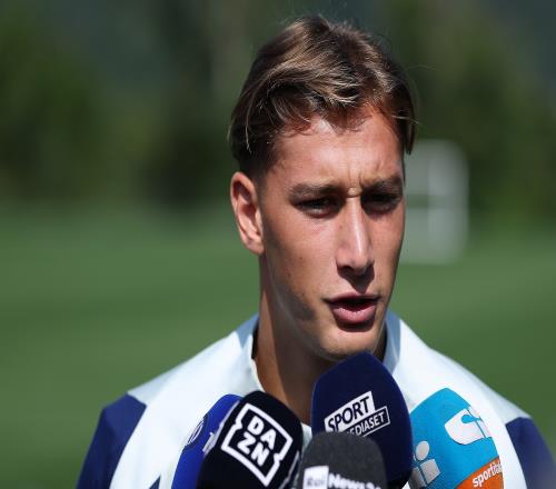 完美开局！皮奥埃斯波西托国米首秀送助攻，首次先发斩获处子球