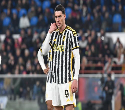 意天空：尤文总经理科莫利前往美国，希望与弗拉霍维奇谈续约