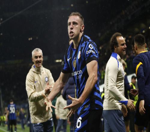 意天空：劳塔罗和弗拉泰西单独训练，目标对阵科莫时复出