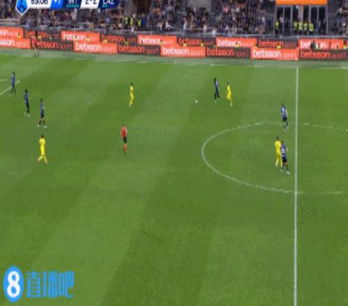 没把握住啊！阿瑙补时阶段门前踢呲，随后破门又被吹越位