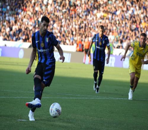 米体：塔雷米已回到在伊朗的家乡，与国米保持联系并跟队友报平安