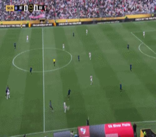 差一点呐！劳塔罗倒地打门皮球中立柱，国米当前比分仍将第2出线