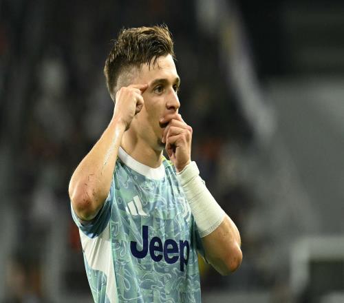 意媒：小孔塞桑恢复合练，他、穆阿尼和伊尔迪兹预计首发出战皇马