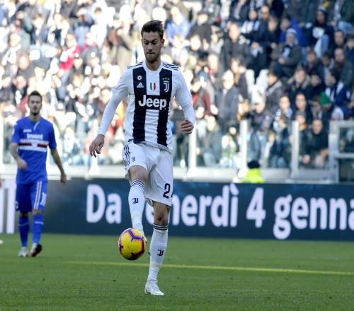 记者：法里奥利正接近波尔图帅位，他可能要求引进尤文后卫鲁加尼