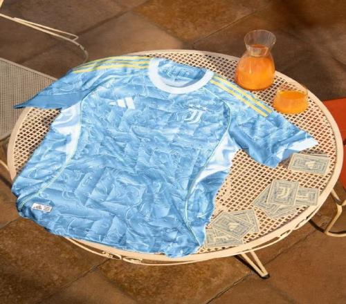 尤文官宣客场球衣，设计灵感汲取自环绕亚平宁半岛的蔚蓝海岸